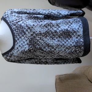 Nicole Miller large geometric design blouse. EUC. Nice cuffs and trim.